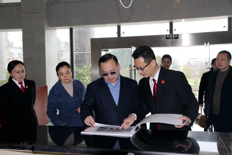 漆宾县长调研.jpg
